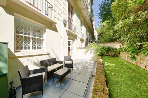 1 bedroom flat to rent, Porchester Square, London