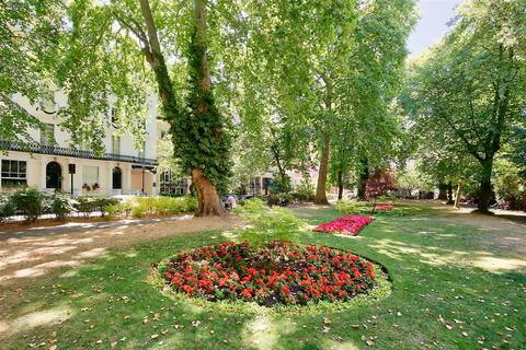 1 bedroom flat to rent, Porchester Square, London