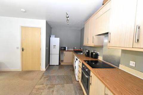 2 bedroom flat to rent, Trout Road, UB7