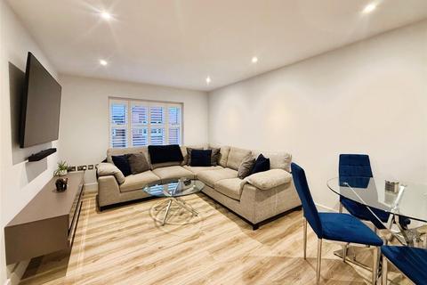 2 bedroom apartment for sale, High Street, Crowthorne, Berkshire