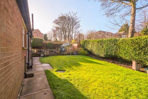 3 bedroom detached bungalow for sale, Cowrakes Close, Lindley, Huddersfield, HD3.
