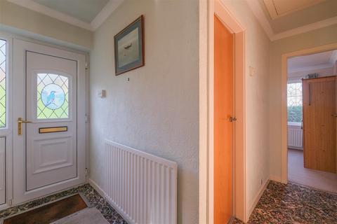 3 bedroom detached bungalow for sale, Cowrakes Close, Lindley, Huddersfield, HD3.