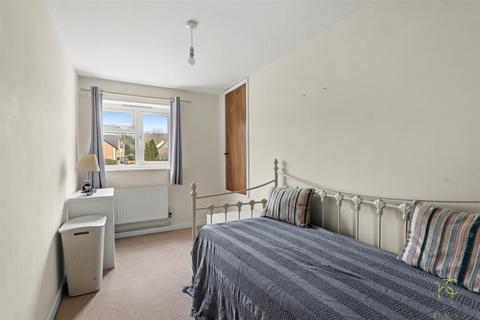 undefined, Colletts Gardens, Broadway WR12