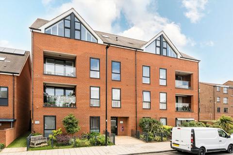 2 bedroom flat to rent, Valley Road, London SW16