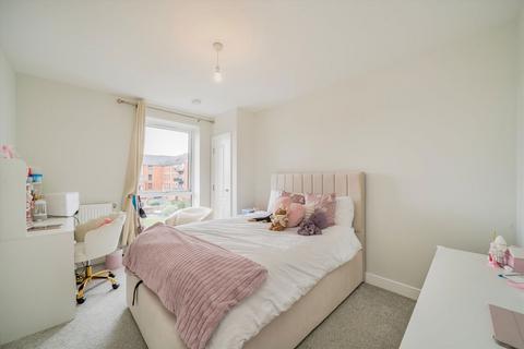 2 bedroom flat to rent, Valley Road, London SW16