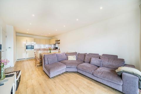 2 bedroom flat to rent, Valley Road, London SW16