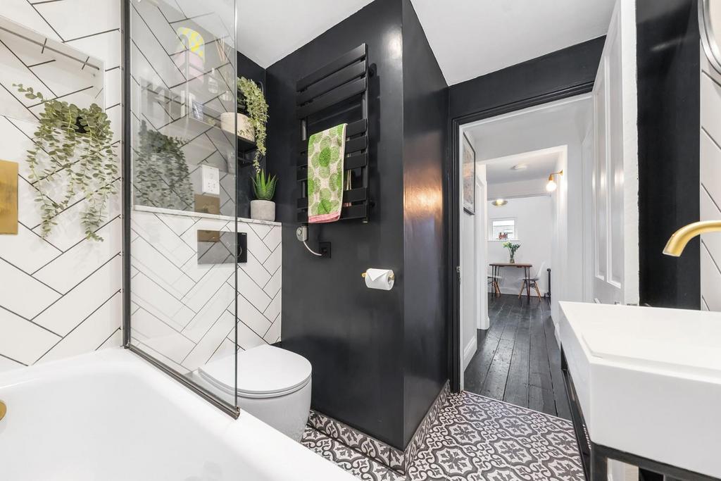 Bathroom (1).JPG