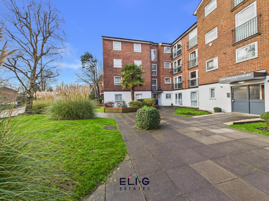 2 bed 1st flat for sale with a garage, Downhurst
