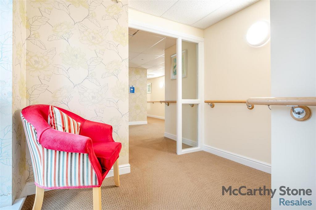 8676739-interior14.jpg