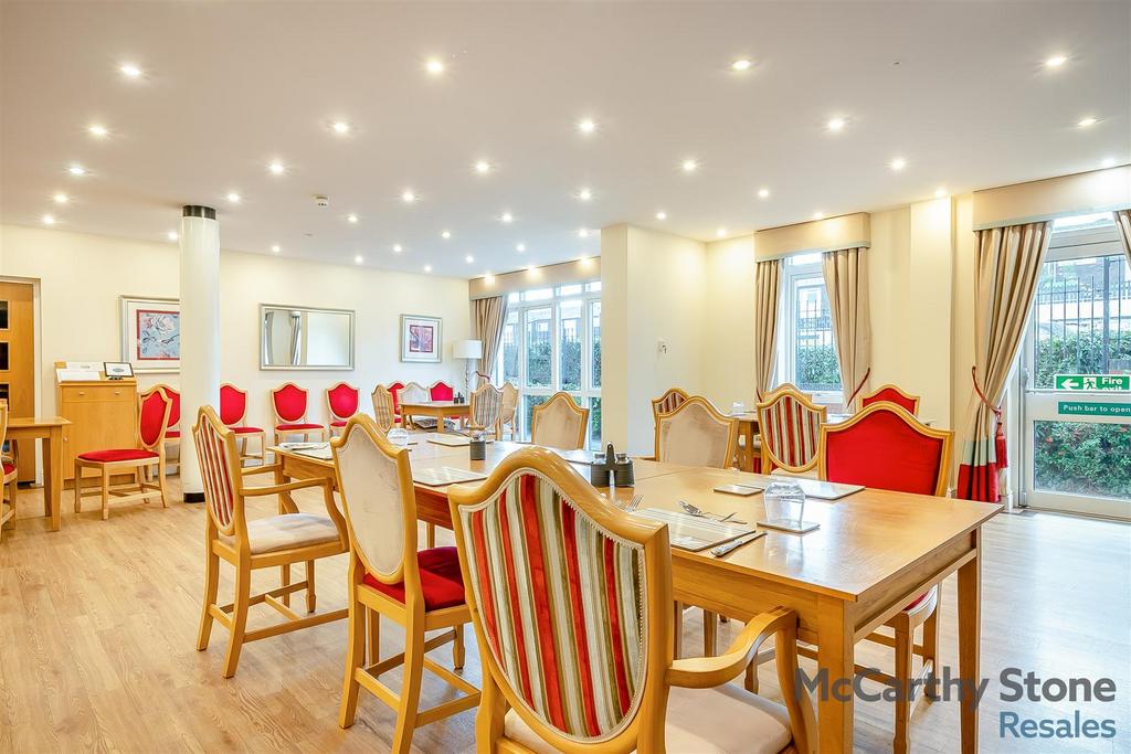 8676739-interior43.jpg