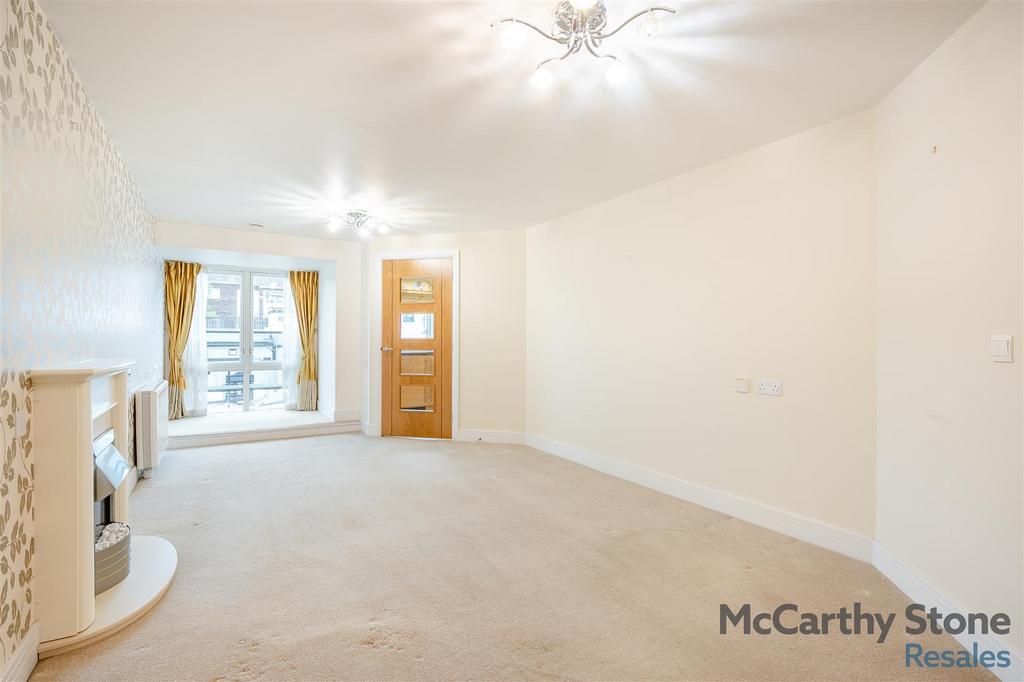 8676739-interior30.jpg