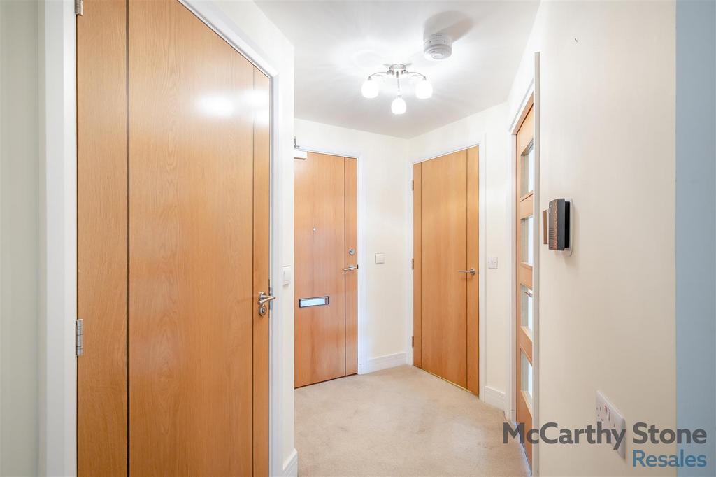 8676739-interior02.jpg