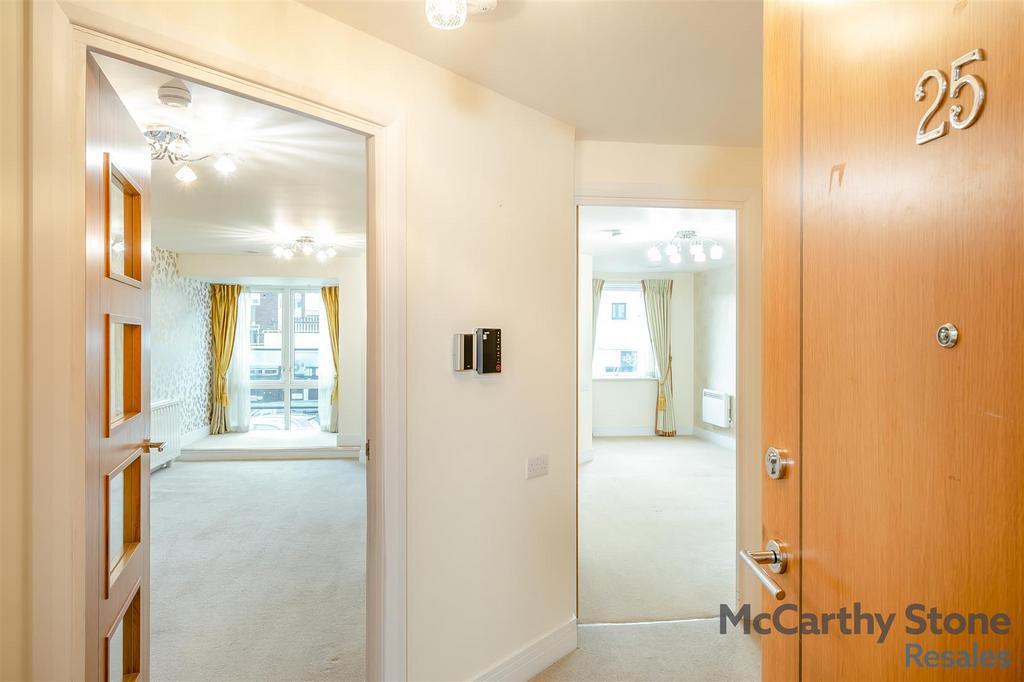 8676739-interior24.jpg