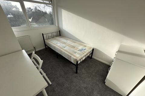 1 bedroom flat to rent, Roxeth Hill