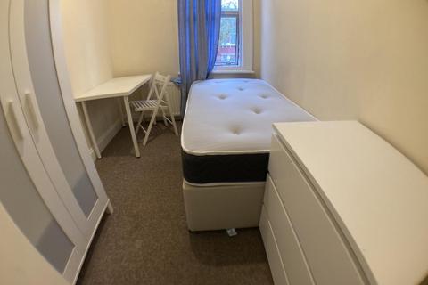 1 bedroom flat to rent, Mora Road