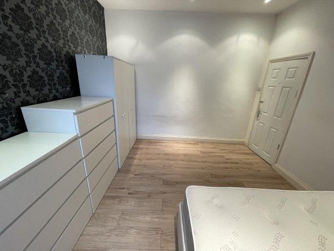 Ivy-road-nw2-6sy-1040227