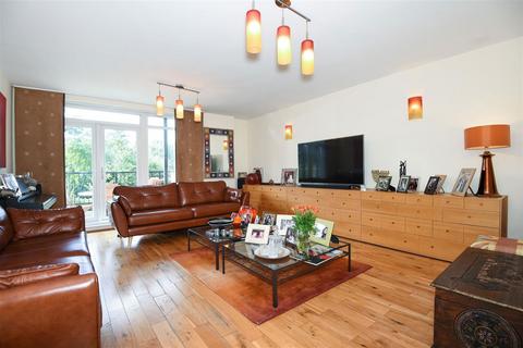 3 bedroom flat for sale, Lady Aylesford Avenue, Stanmore HA7