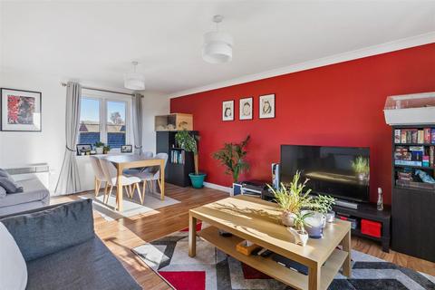 2 bedroom flat for sale, Epsom Close, Stevenage SG1