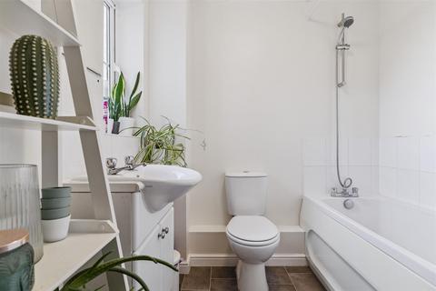 2 bedroom flat for sale, Epsom Close, Stevenage SG1