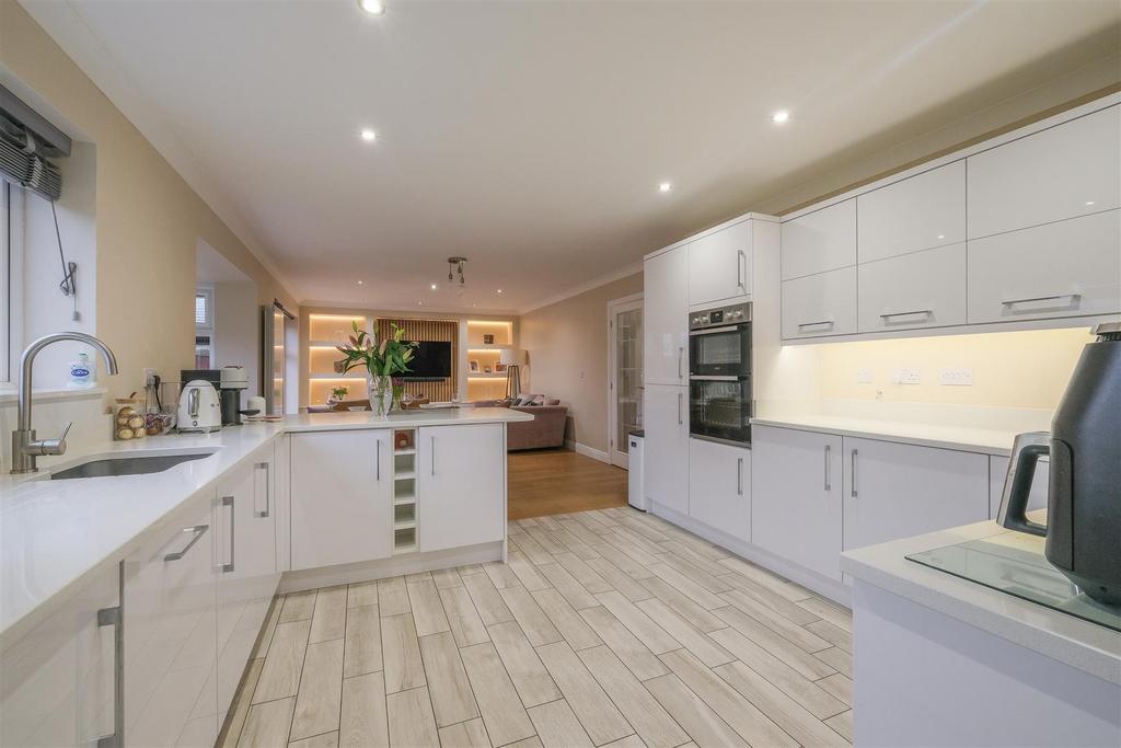 Open Plan Kitchen / Diner