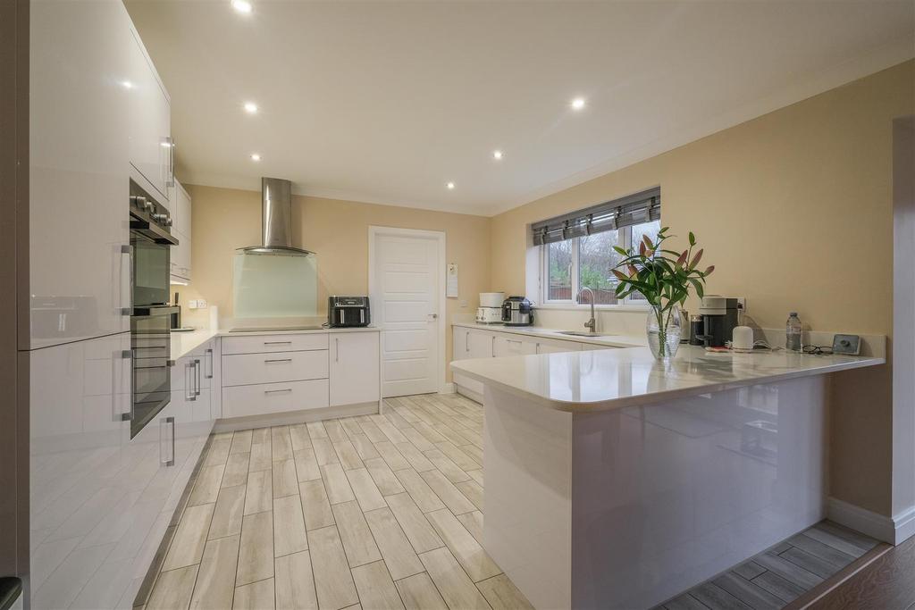 Open Plan Kitchen / Diner