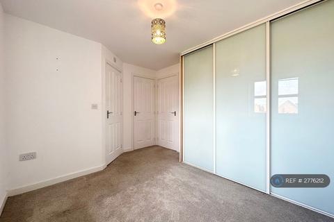 3 bedroom semi-detached house to rent, Lapham Vale, Salisbury, SP2