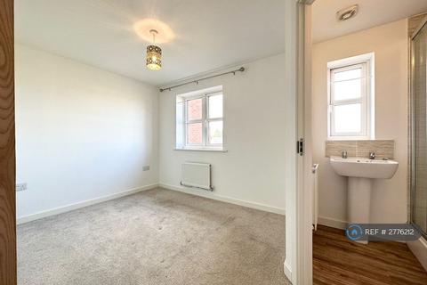 3 bedroom semi-detached house to rent, Lapham Vale, Salisbury, SP2