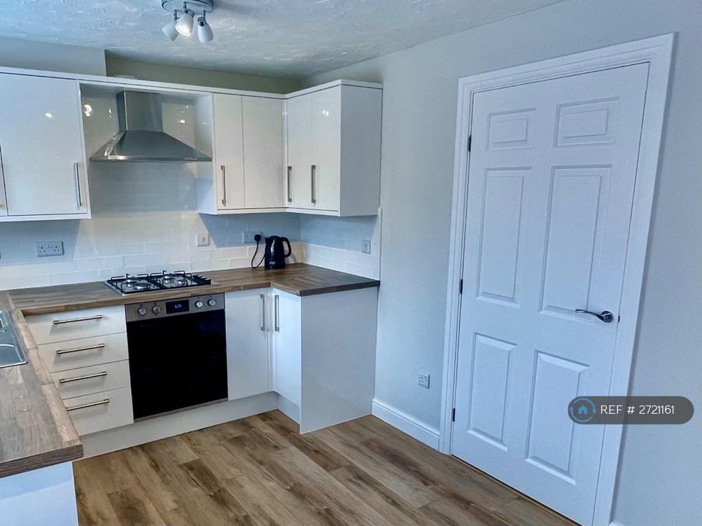 Kitchen (Angle 2)