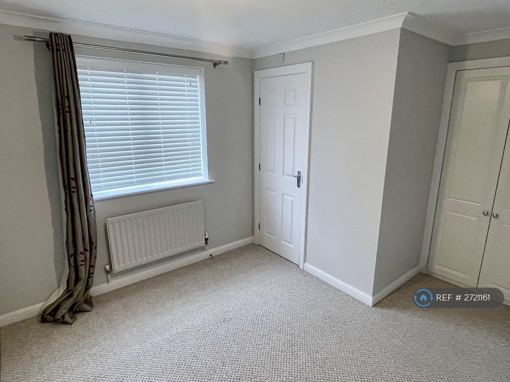 Master Bedroom (Angle 2)