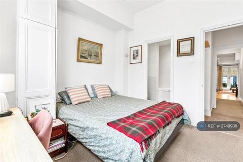 2 bedroom flat to rent, Thirsk Road, London, SW11