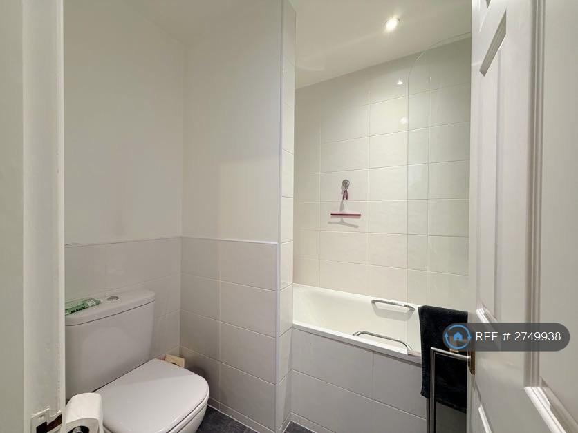 En-Suite Bathroom