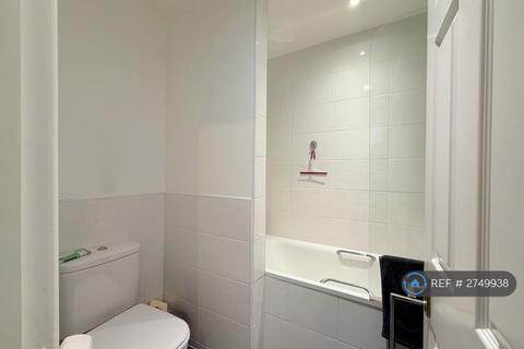 2 bedroom flat to rent, Thirsk Road, London, SW11