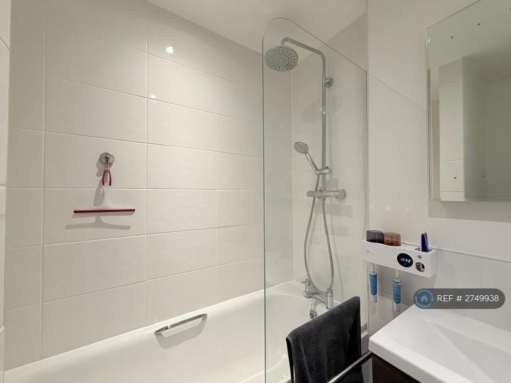 En-Suite Bathroom