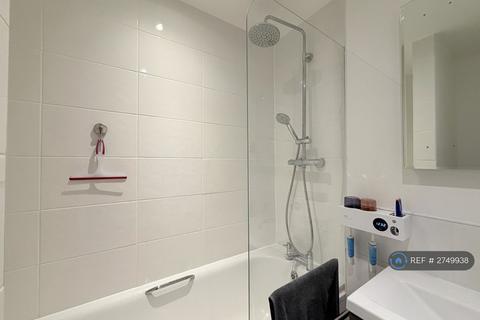 2 bedroom flat to rent, Thirsk Road, London, SW11