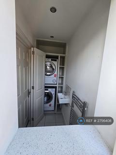 3 bedroom end of terrace house to rent, Harvey Road, Slough, SL3