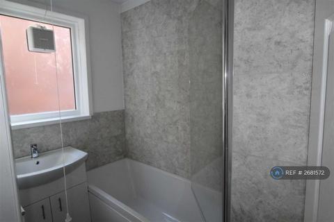 2 bedroom flat to rent, Axwell Terrace, Swalwell, Newcastle Upon Tyne, NE16