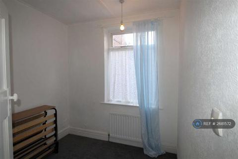 2 bedroom flat to rent, Axwell Terrace, Swalwell, Newcastle Upon Tyne, NE16