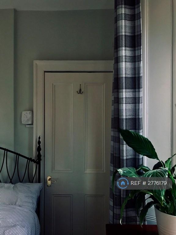 Large Double Bedroom Overlooking Garden