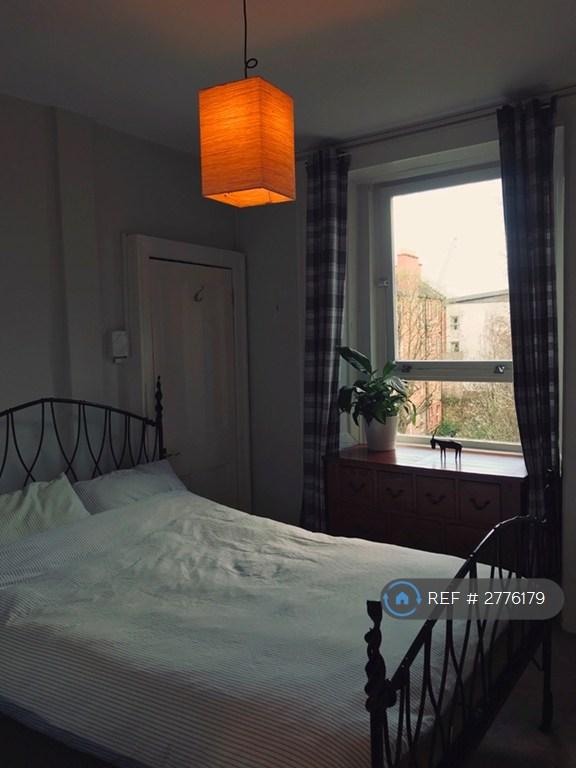 Large Double Bedroom Overlooking Garden