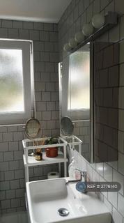 1 bedroom in a house share to rent, New Port Road, London, E10