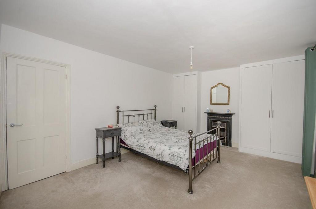Bedroom one pic 2.jpg