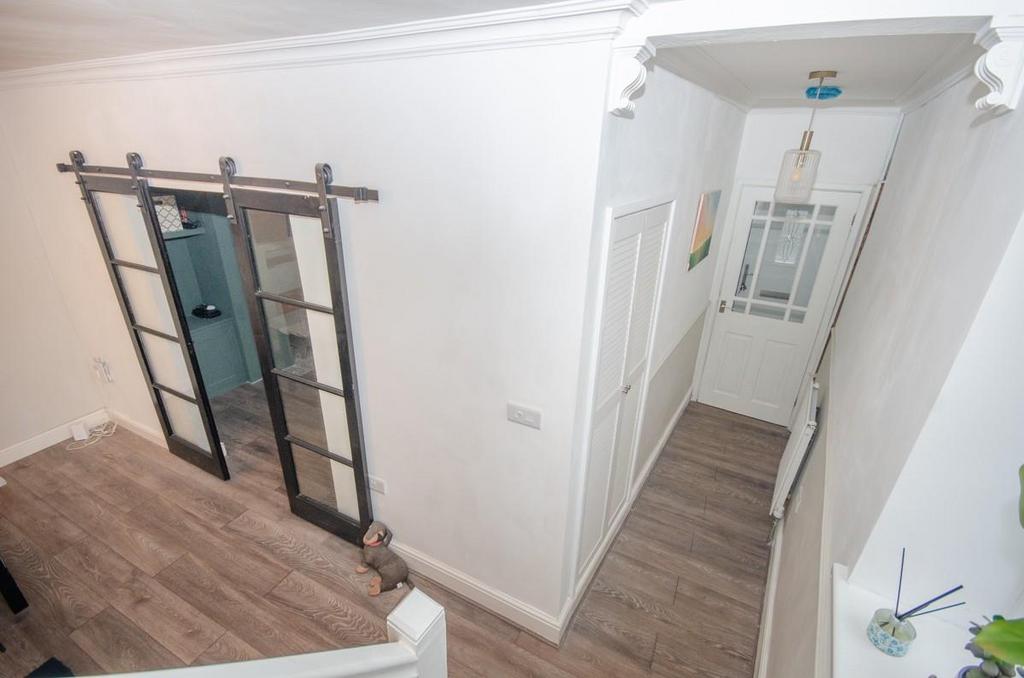 Entrance hall.jpg