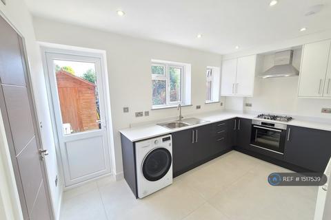 3 bedroom terraced house to rent, Mead Avenue, Slough, SL3