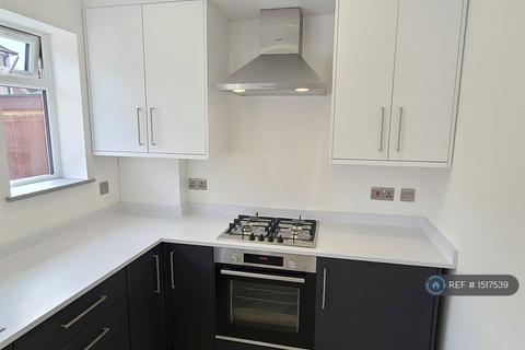 3 bedroom terraced house to rent, Mead Avenue, Slough, SL3