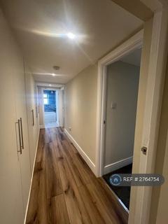 2 bedroom flat to rent, The Square, Pennington, Lymington, SO41