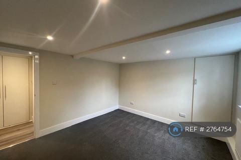 2 bedroom flat to rent, The Square, Pennington, Lymington, SO41
