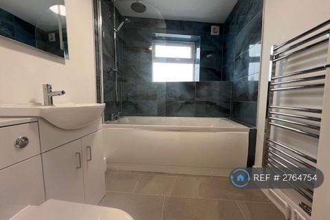 2 bedroom flat to rent, The Square, Pennington, Lymington, SO41