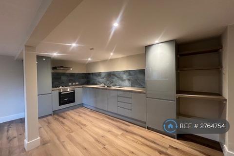 2 bedroom flat to rent, The Square, Pennington, Lymington, SO41