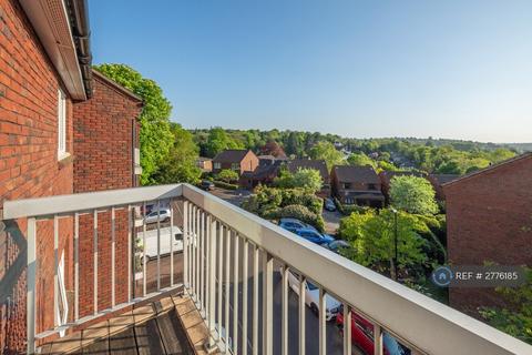 2 bedroom flat to rent, Theresas Walk, South Croydon, CR2
