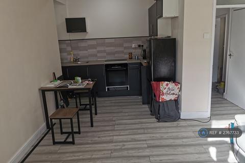 1 bedroom flat to rent, Commercial Rd Machen, Caerphilly, CF83